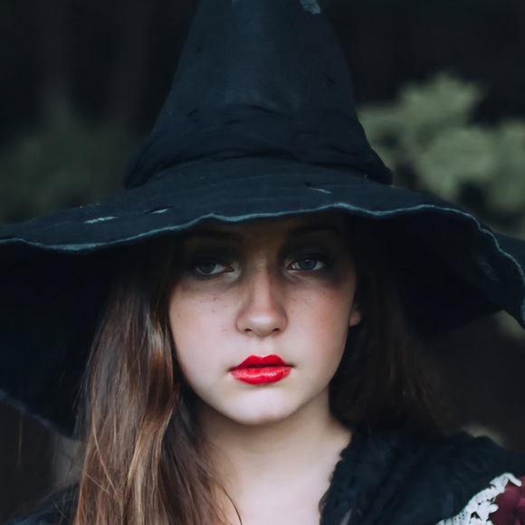 Elegant Black Witch Hat with Lace - Picture 16 of 16